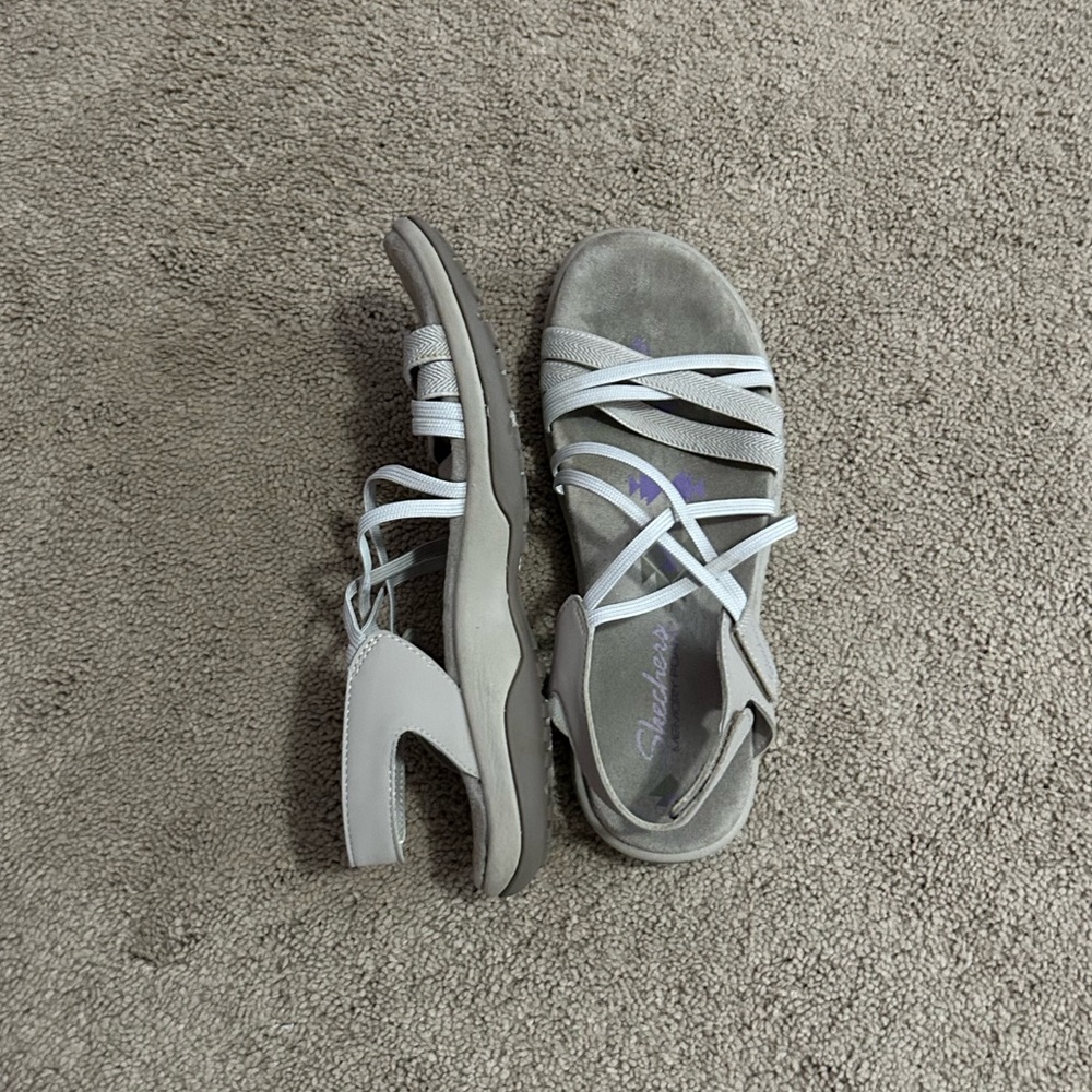 Women’s Sketchers memory foam sandals size 7